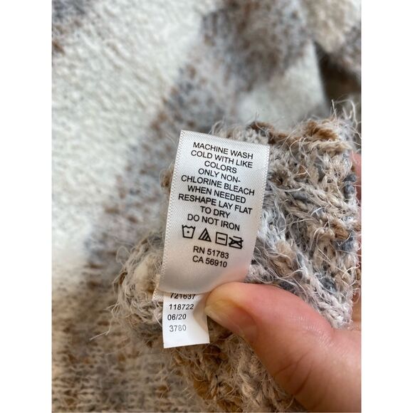 Maurices Beige/Cream Striped Fuzzy Knit Sweater, Lantern Sleeve, Women’s Size OX - Picture 5 of 6